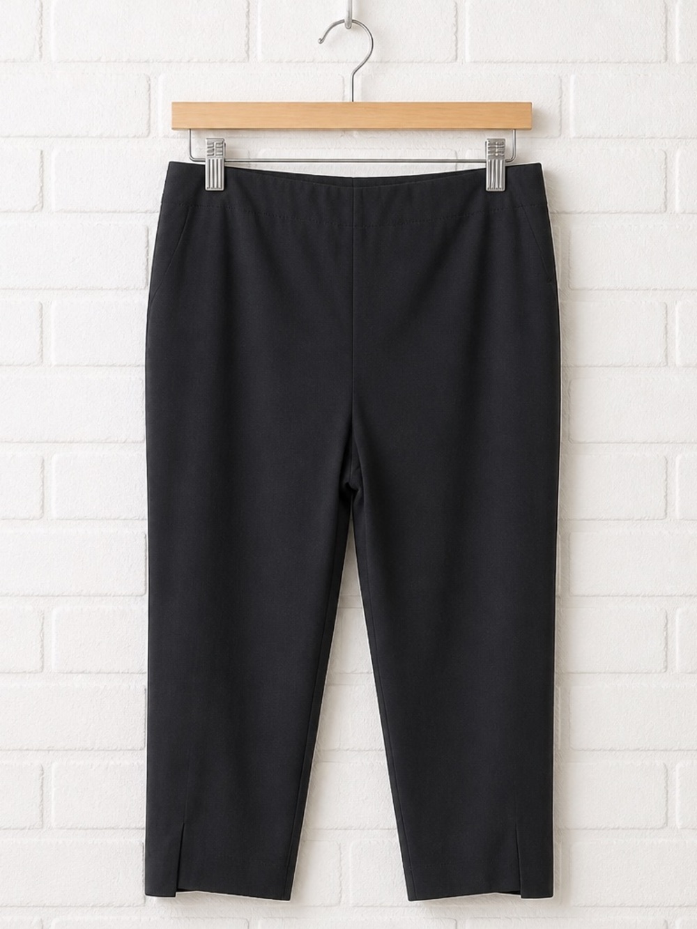 Dana Buchman Black Cropped Ponte Capri Pants